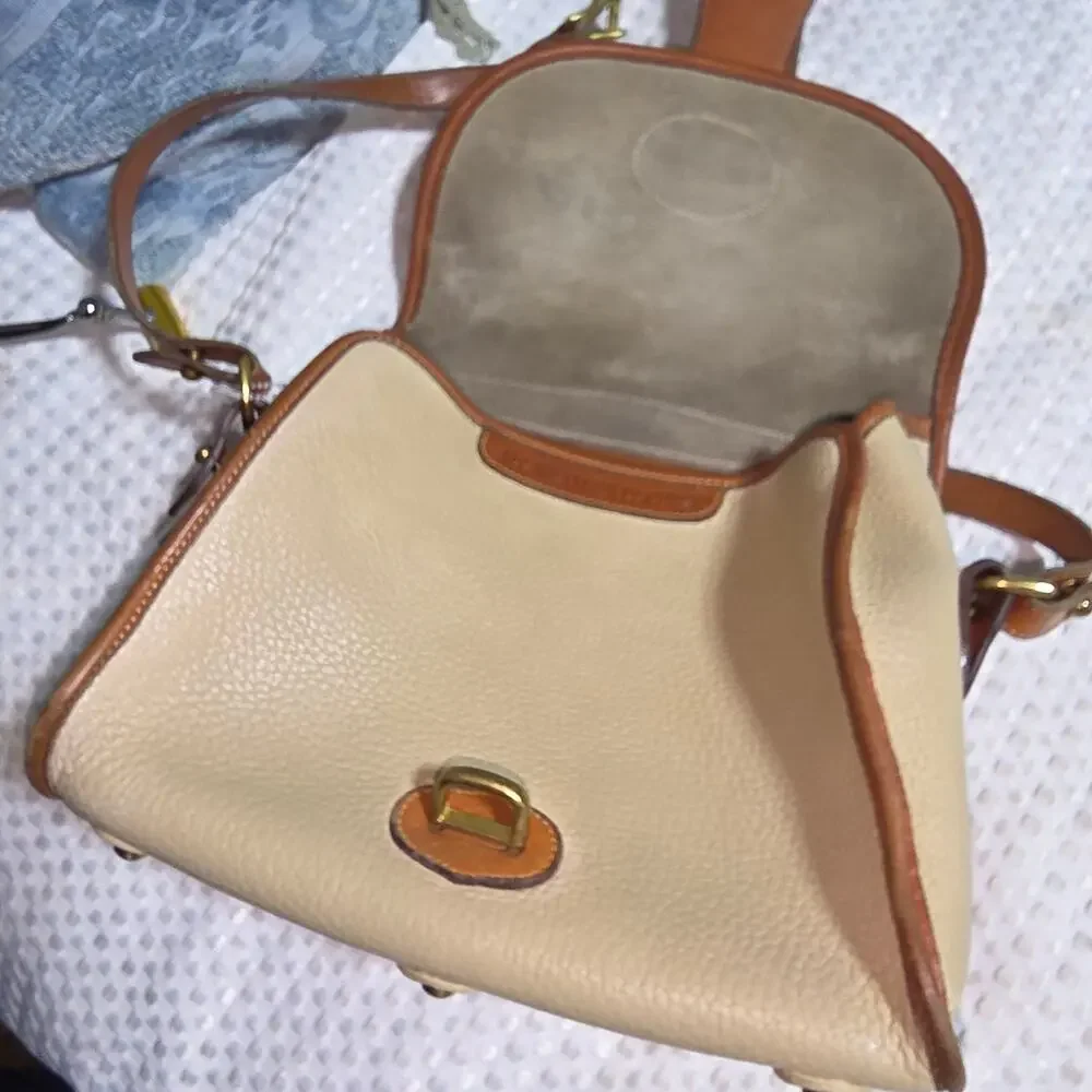 VINTAGE DOONEY BOURKE ALL WEATHER LEATHER ESSEX CROSSBODY BAG - Picture 5 of 8